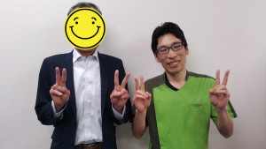 仙台市太白区長町在住の方が足底腱膜炎による足の裏の痛み改善を実感し笑顔を見せる様子