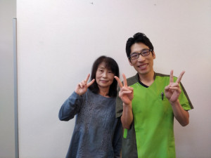 仙台市太白区長町の整体院拓の施術で姿勢の歪みが整い、痛みが軽減して笑顔になった仙台在住の女性マリー様の写真。