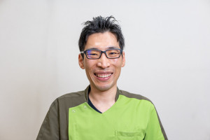 足底腱膜炎の原因を見極め、一人ひとりに合わせた施術を行う整体院拓・院長。